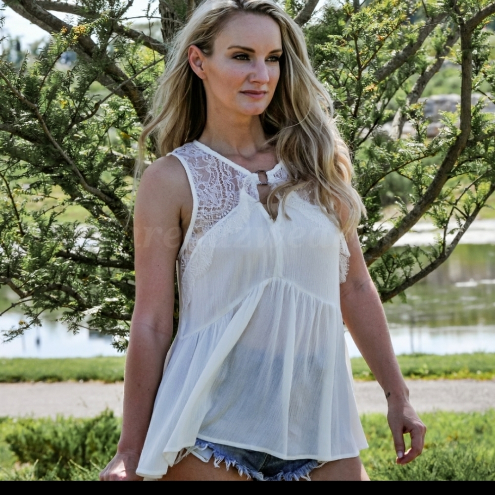 New boutique lace yoke tank top
